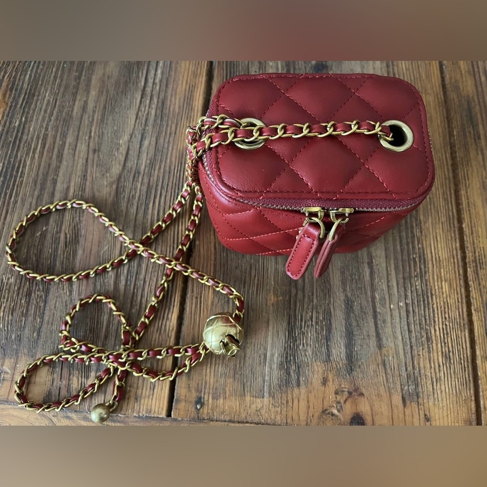 Quilted chain bag